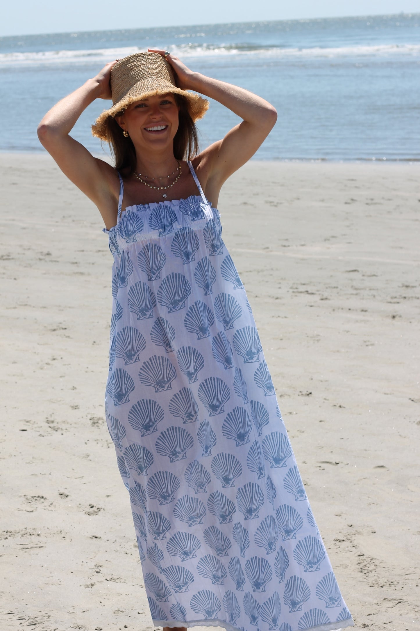 Magnolia Maxi in Blue Scallop Shell