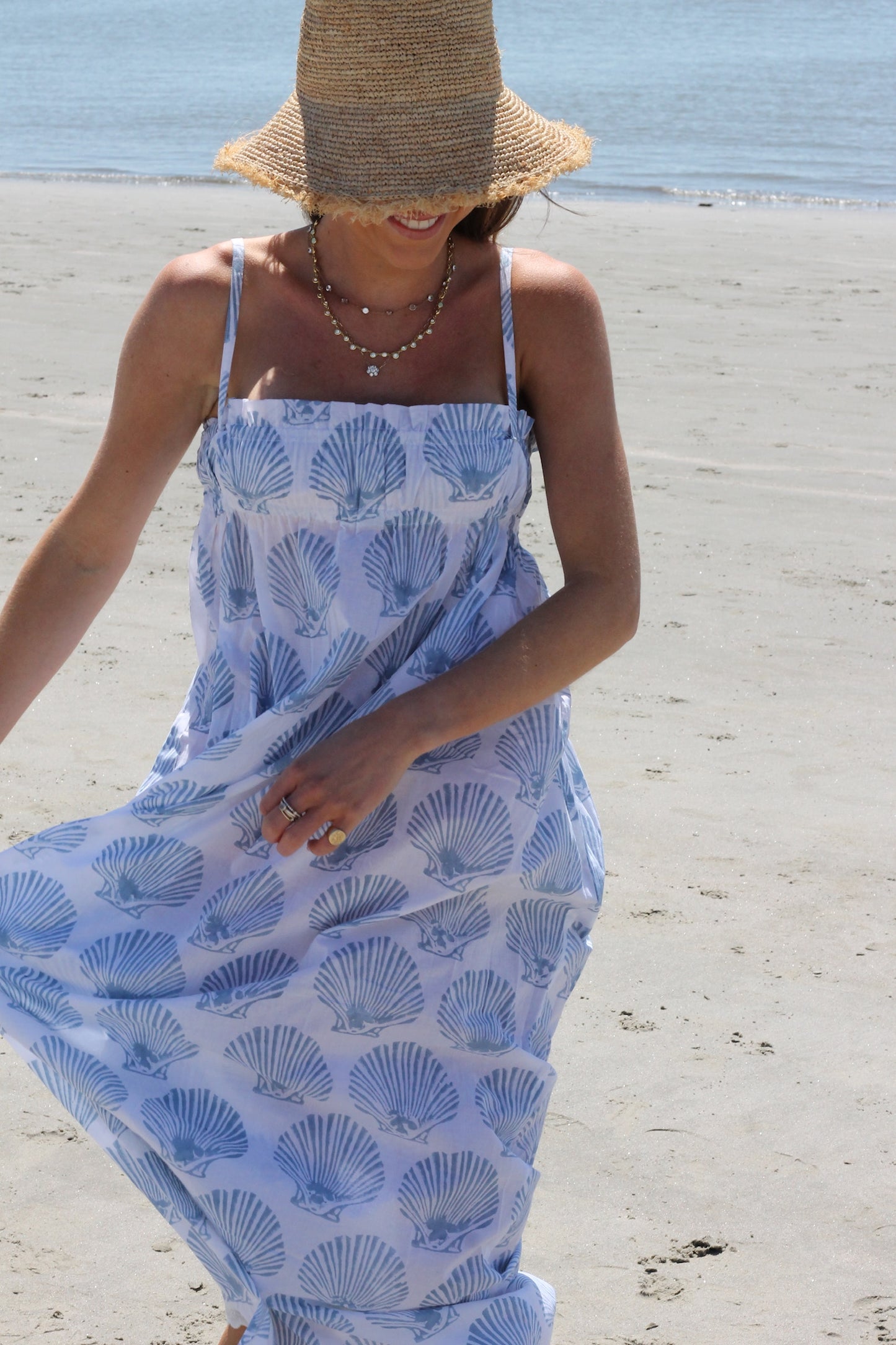Magnolia Maxi in Blue Scallop Shell